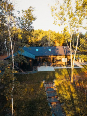 Cornerstone Cabin-Private Lake-Kayaks and Hot Tub!